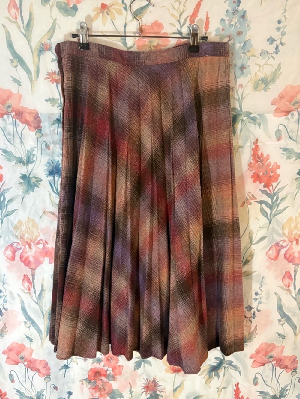 Vintage Pleated Plaid Midi Skirt in Multi-Color - Picture 3 of 8